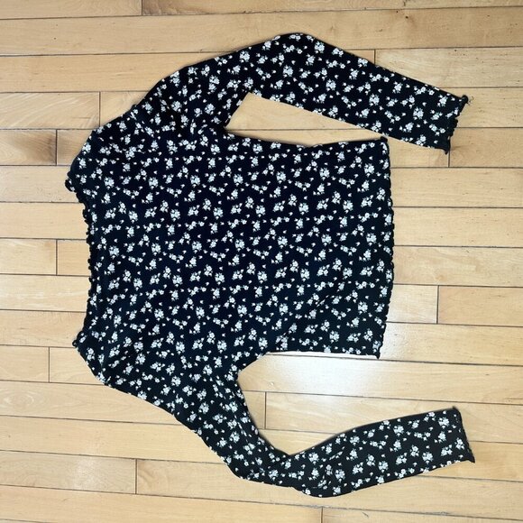 NWT Francesca's Cropped Lettuce Edged Ribbed Floral Button Front Top Size Small - Picture 8 of 11